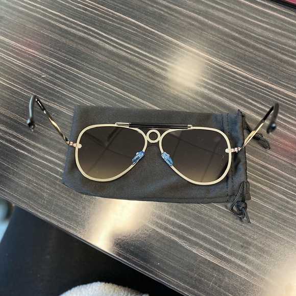 Silver Mirror Brand new Sunglasses - Picture 5 of 5